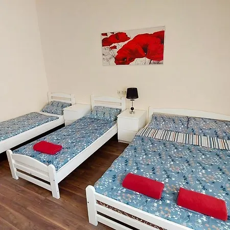 Happy Hotel 3*